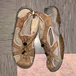 Privo Brown And gray hiking sandals